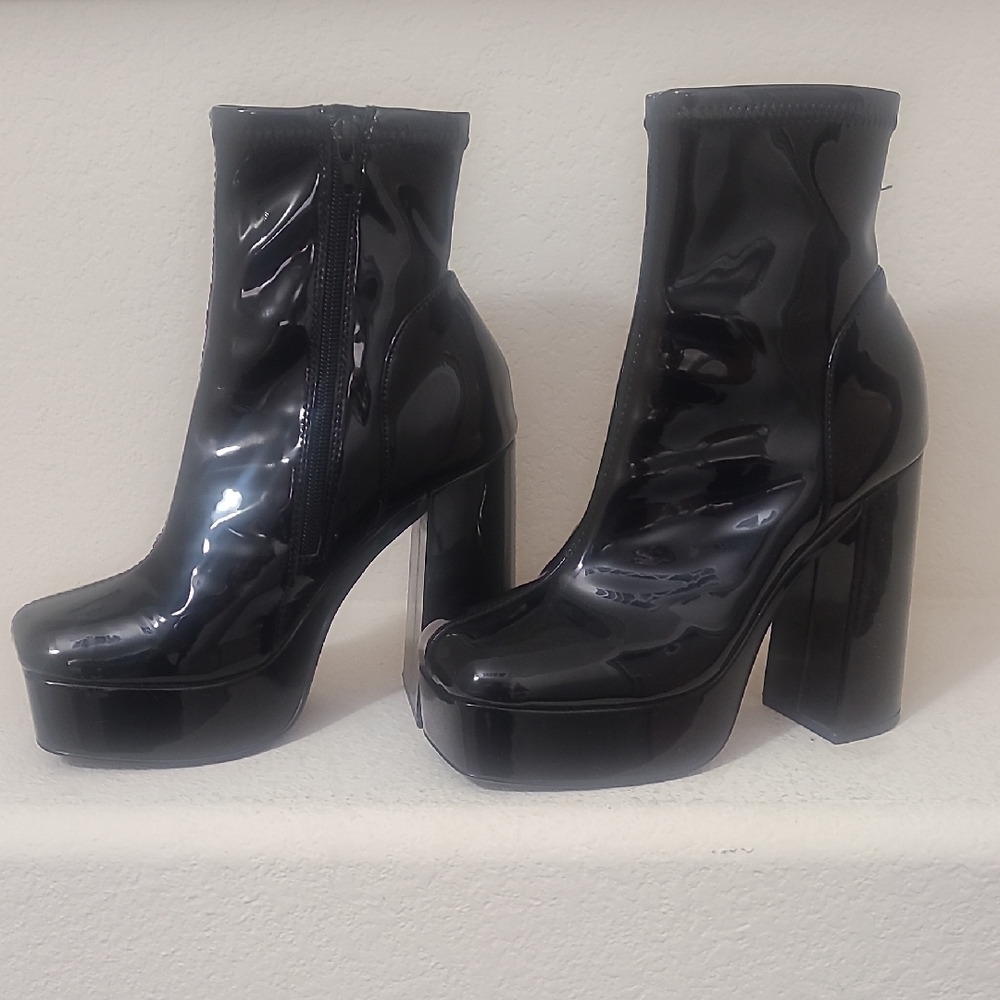 Steve Madden Glossy Black Platform Boots